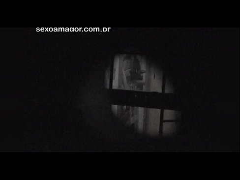 ❤️ Si Blondie ay lihim na nakunan ng video ng isang voyeur ng kapitbahayan na nakatago sa likod ng mga guwang na brick ️ Magandang porn sa amin