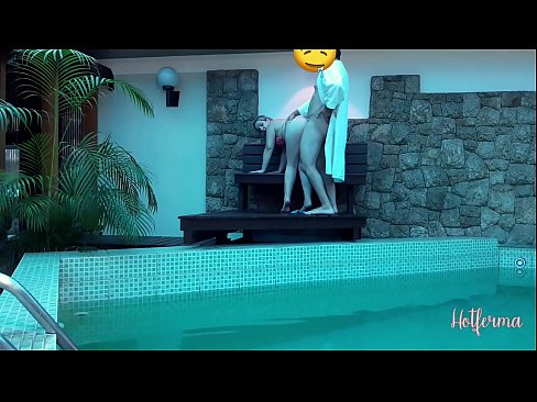 ❤️ Inaanyayahan ni Boss ang kasambahay sa pool, ngunit hindi napigilan ang init ️ Magandang porn sa amin