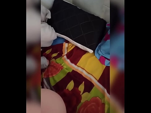 ❤️ Nag-iisa ang kasama ko sa bahay dahil nagbabakasyon ang kanyang asawa at sinasamantala ko ang pagkakataon na sipain siya at punuin ng gatas ang kanyang puwet. ️ Magandang porn sa amin